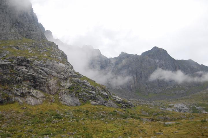 Paesaggio montano dalle Isole Lofoten4.JPG - AI PIEDI DELLA RUPE